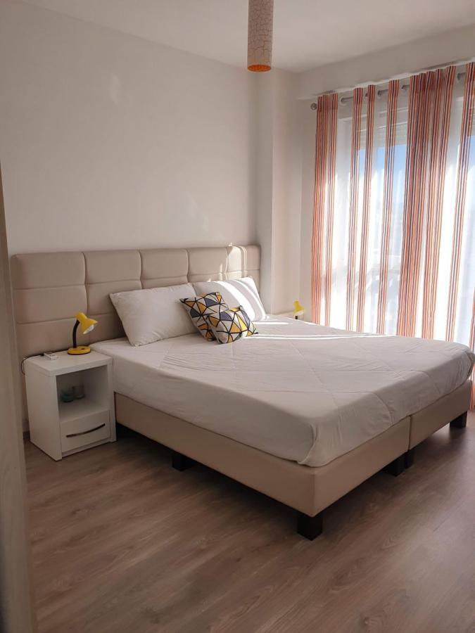 Rovena'S Apartment - Free Parking Tirana Extérieur photo