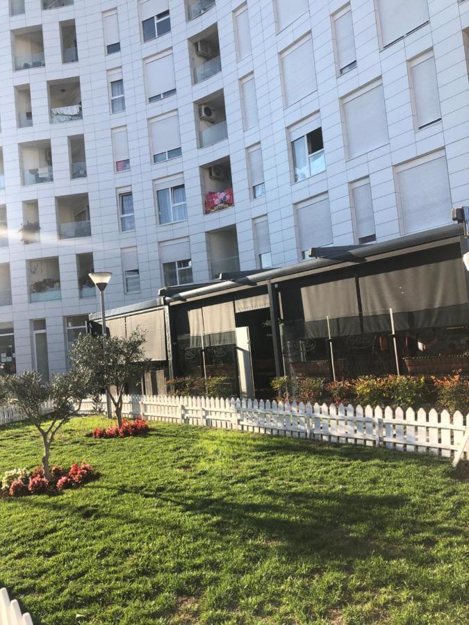 Rovena'S Apartment - Free Parking Tirana Extérieur photo