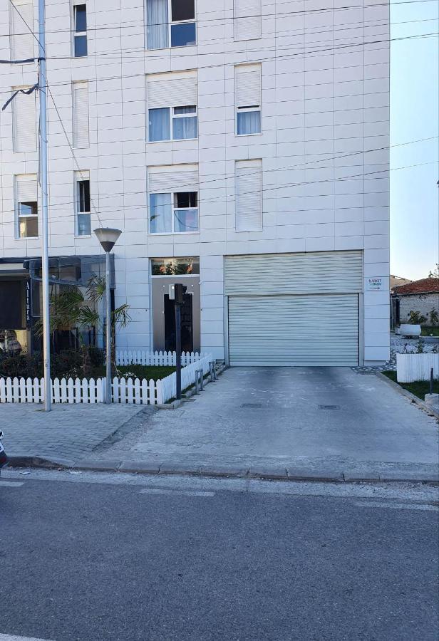 Rovena'S Apartment - Free Parking Tirana Extérieur photo