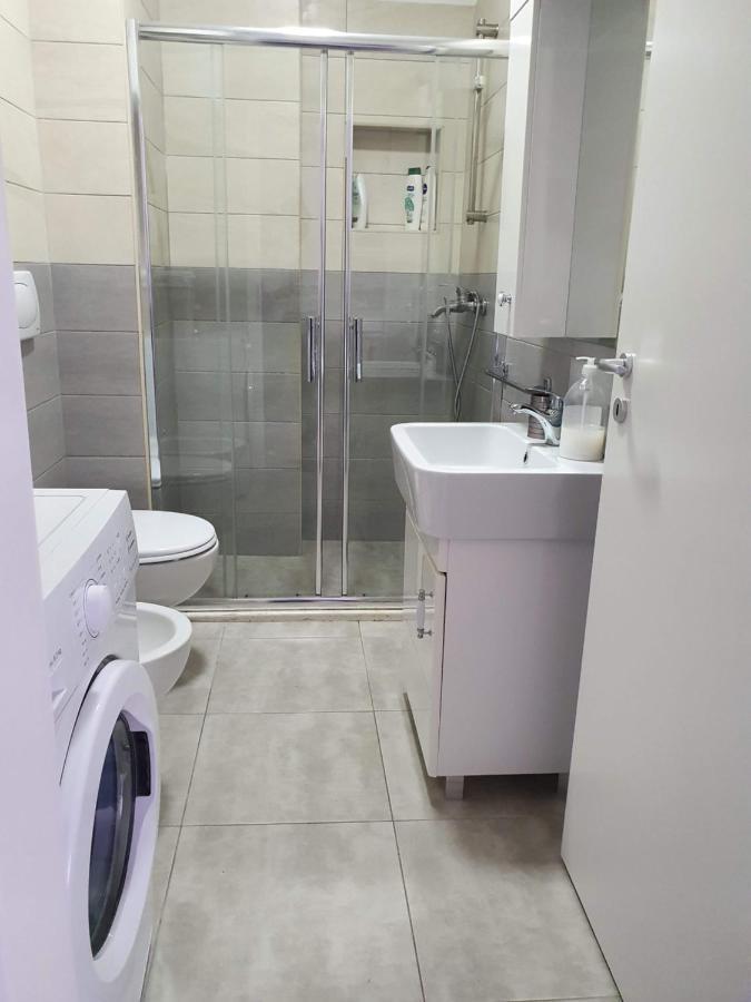 Rovena'S Apartment - Free Parking Tirana Extérieur photo