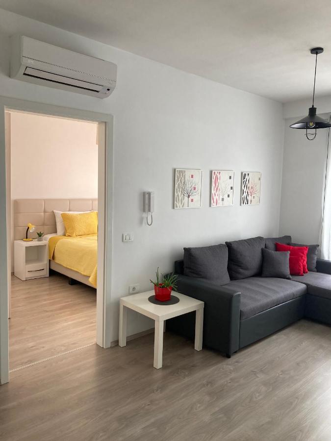 Rovena'S Apartment - Free Parking Tirana Extérieur photo