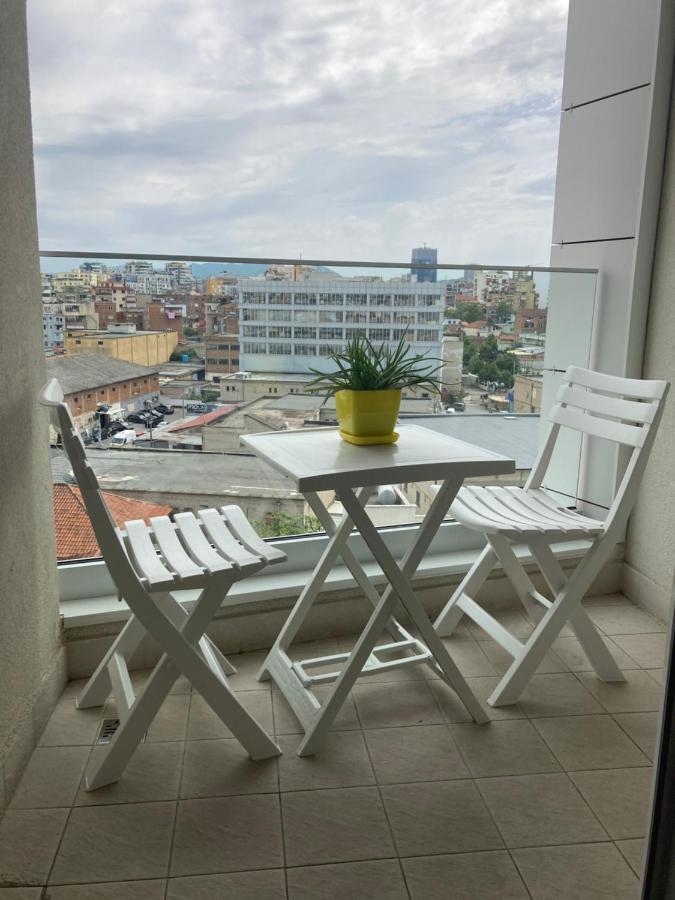 Rovena'S Apartment - Free Parking Tirana Extérieur photo