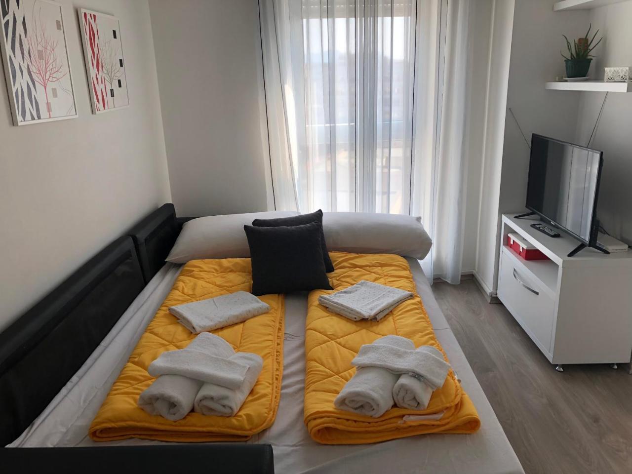 Rovena'S Apartment - Free Parking Tirana Extérieur photo